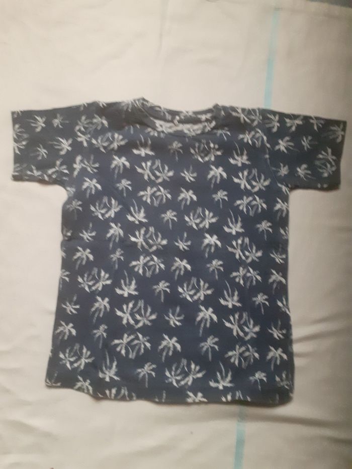 Tee shirt marine motif palmiers blancs