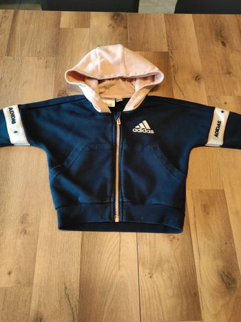 Veste adidas étiqueté 24 mois mais taille 3 ans