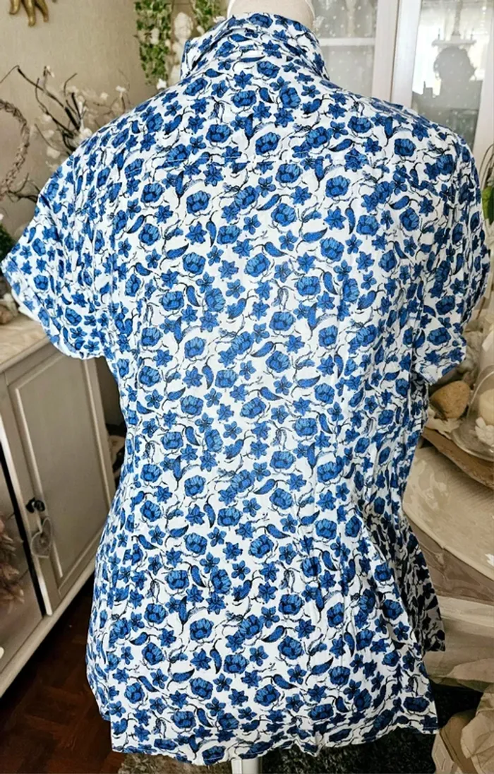 Chemise blanche fleurs bleues H & M Taille 46 (plutôt 42)Neuve - photo numéro 3
