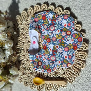 Bavoir  fleur motif lapin 2