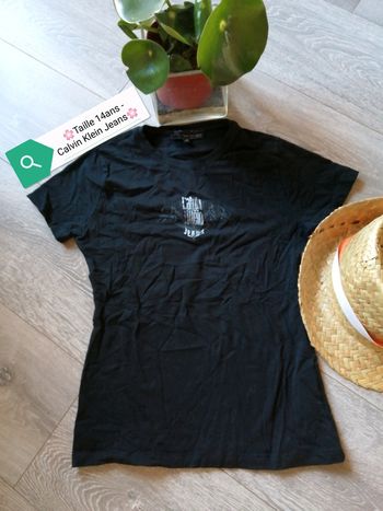 🌸Tee shirt noir peplum  aux motifs argentés 14 ans "Calvin Klein" 🌸