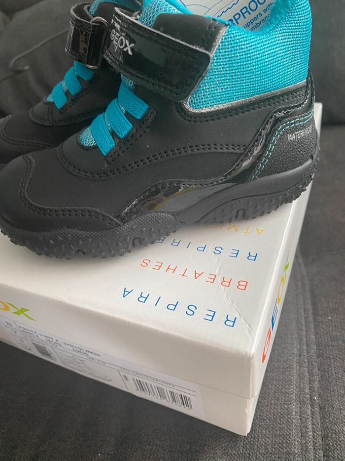 Basket fille ! Taille 23 neuve waterproof - photo numéro 2