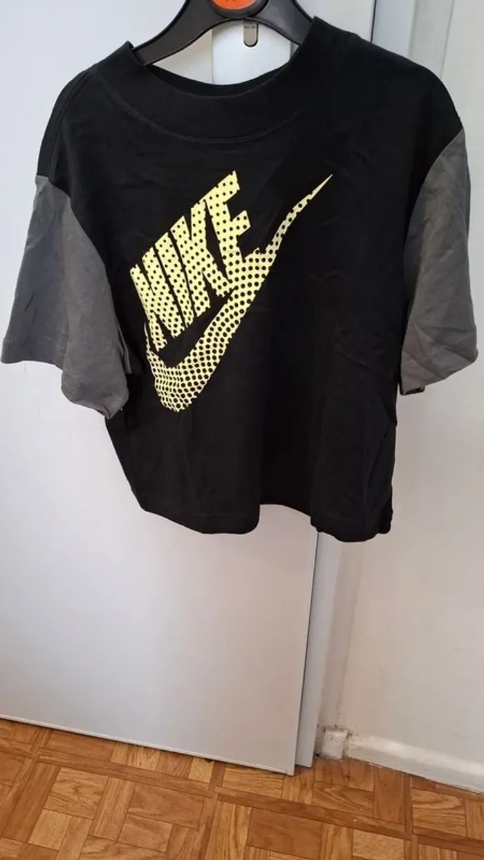 T-shirt Nike Taille 122-128cm - photo numéro 2
