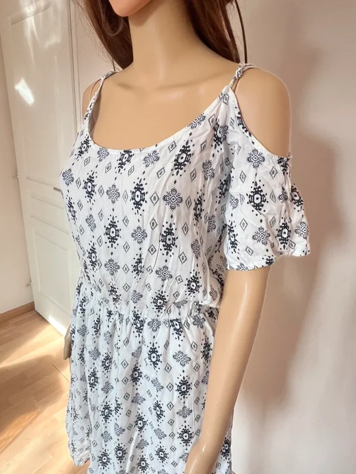 Robe avec épaules dénudées - photo numéro 4