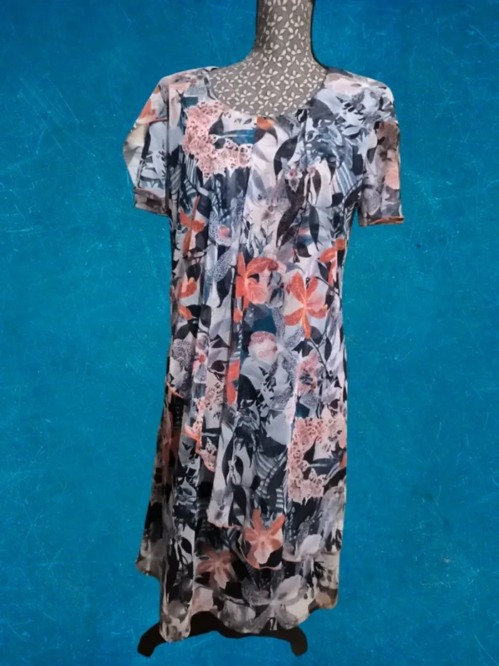 Robe avec épaulettes