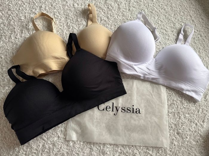 Soutiens gorges neufs sans armatures taille L correspond à un 90D
