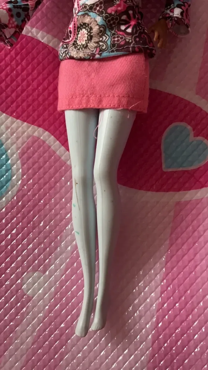 Barbie + tenue - photo numéro 3