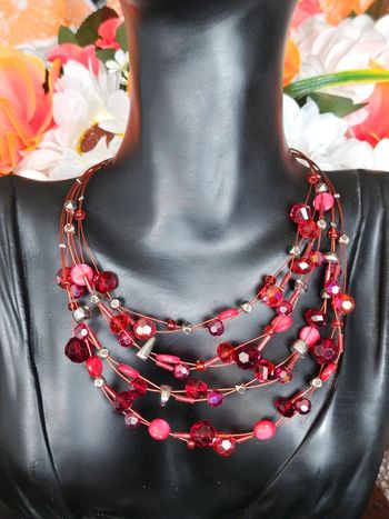 Collier avec ses rangs de perles