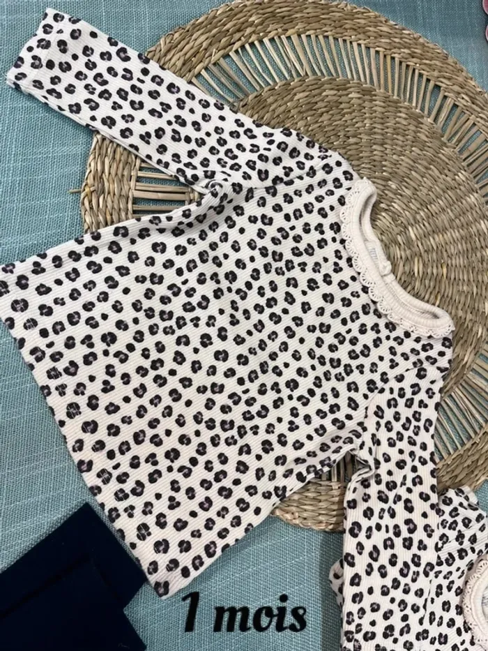 Lot 2 ensembles taille 1 mois - photo numéro 14