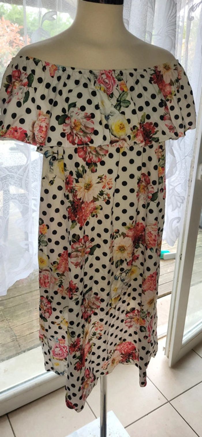 Robe blanche à pois et fleurs colorées – Élégance et fraîcheur - photo numéro 2