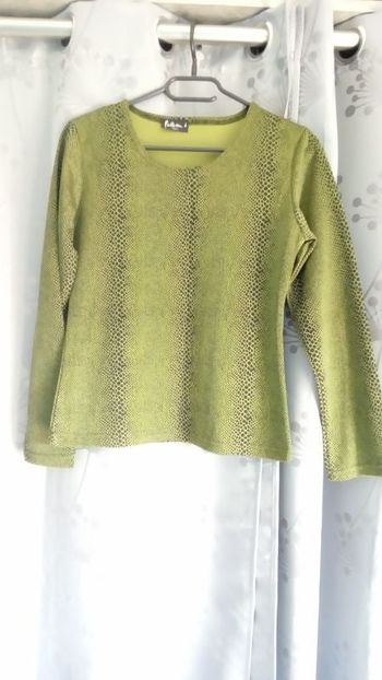 🍀Tee-shirt vert et noir manches longues motif serpent taille 38 🍀