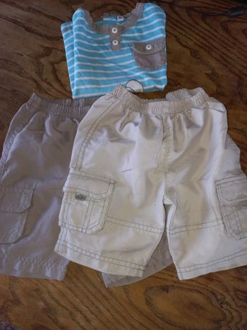 2 shorts + 1 tee-shirt C