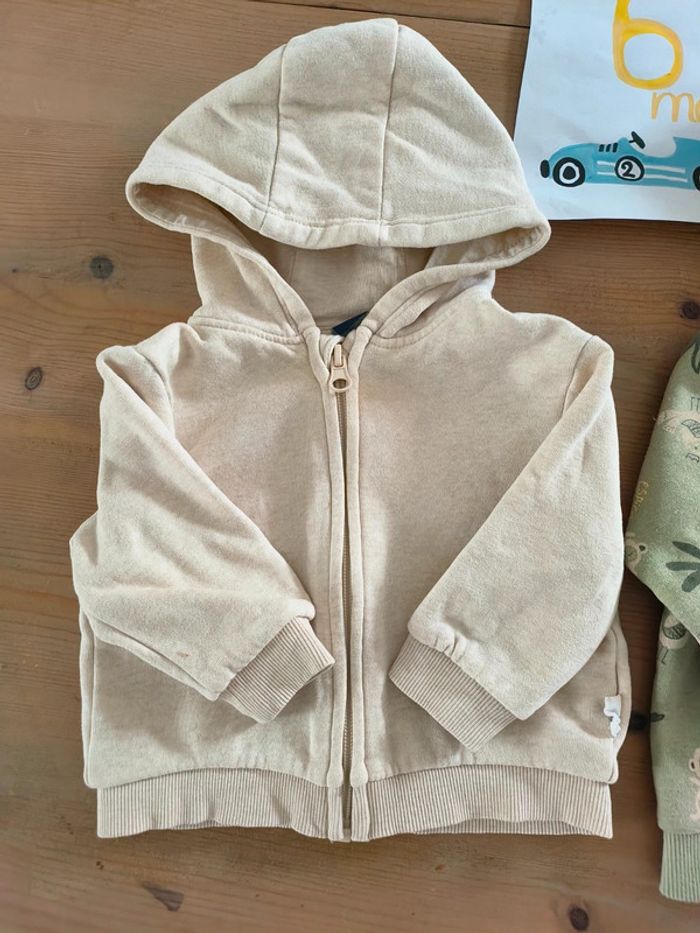 Lot 2 gilets zippés bébé garçon 6 mois – Kiabi & Kimbaloo - photo numéro 2