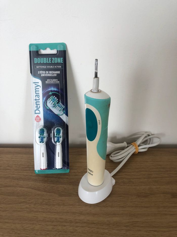 Brosse à dent électrique Oral B + 2 tête neuve