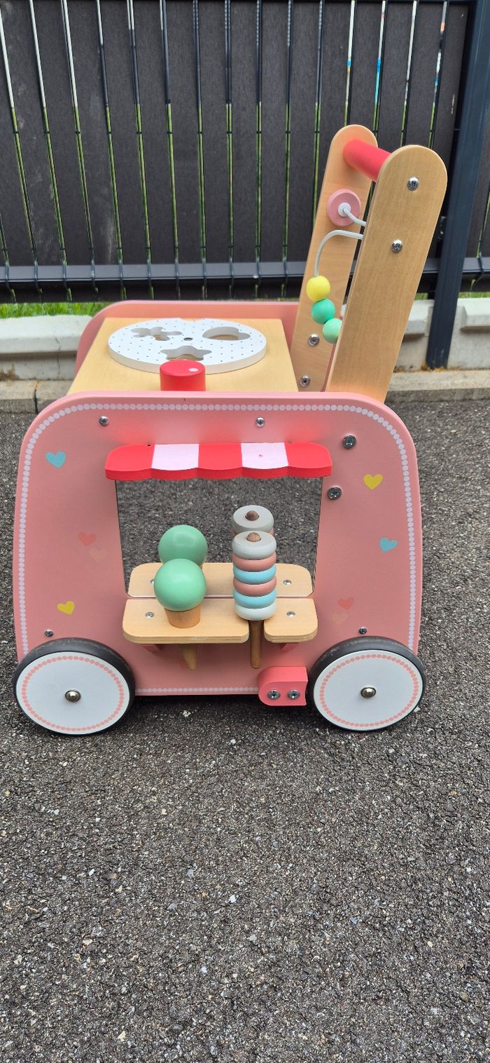 Chariot de marche marchande de glaces et gâteaux - photo numéro 4