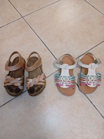2 paires de chaussures d'été t.23
