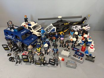 Playmobil Police Lot XXL 2 véhicules de Police Hélicoptère Motos X4 Giropode 27 Personnages  80 Accessoires