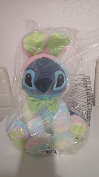 Peluche stitch pâques 2025