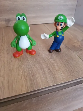 Figurines Yoshi et Luigi