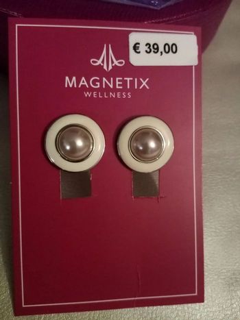 Boucles d oreilles style perles magnétiques