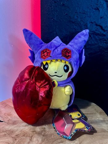 Peluche Pikachu déguisé en Mewtwo