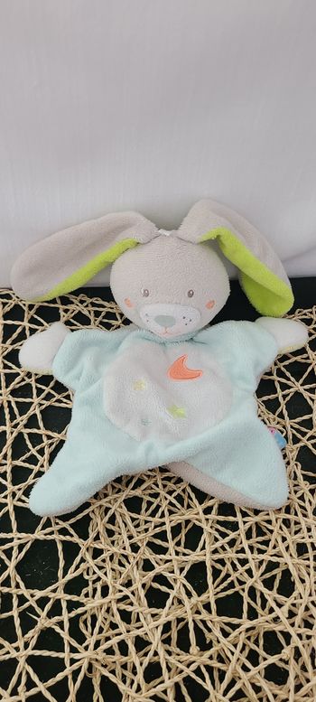 Doudou lapin beige bleu blanc vert lune étoiles SUCRE D'ORGE