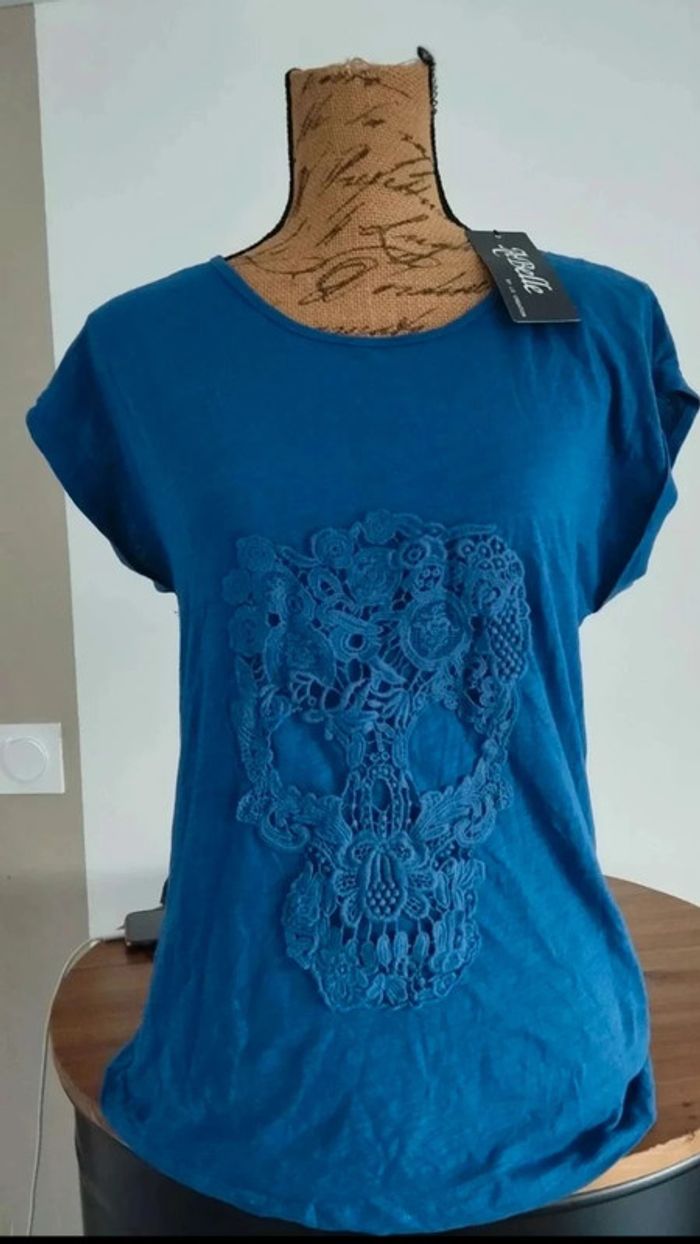 Tee shirt bleu effet broderie taille s - photo numéro 2