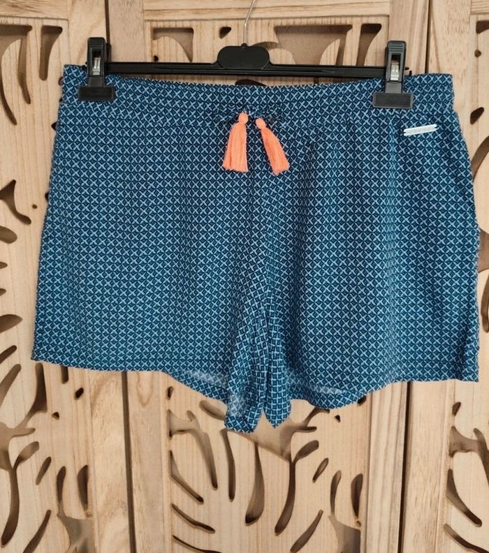 Short fluide imprimé, pompon T 44 Esmara