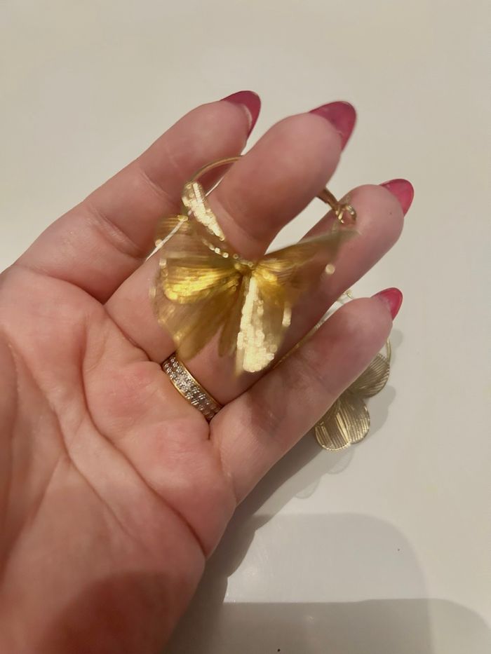 Boucles d’oreilles / Créoles  NEUVES pour femme en forme de fleurs 🌼 couleur doré - photo numéro 4