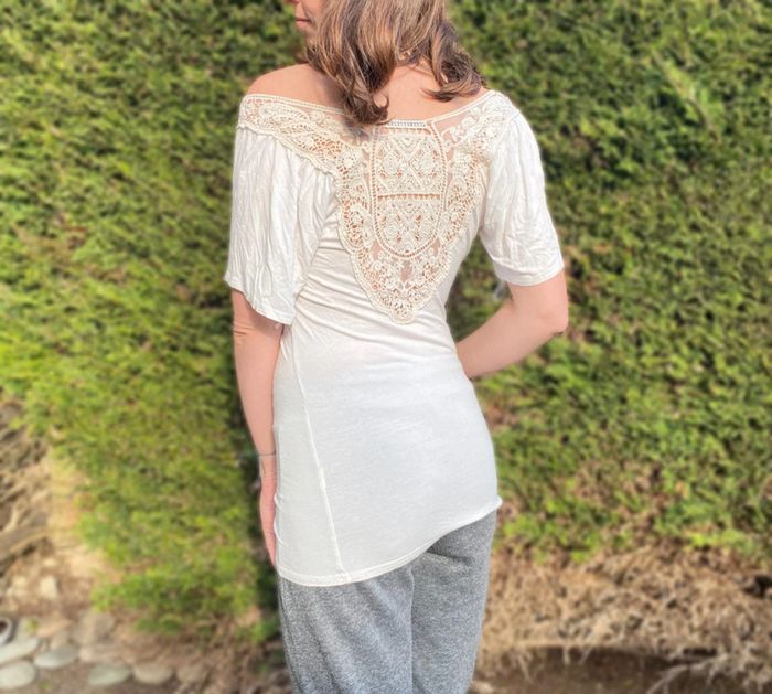 Tshirt blanc avec dos dentelle magnifique