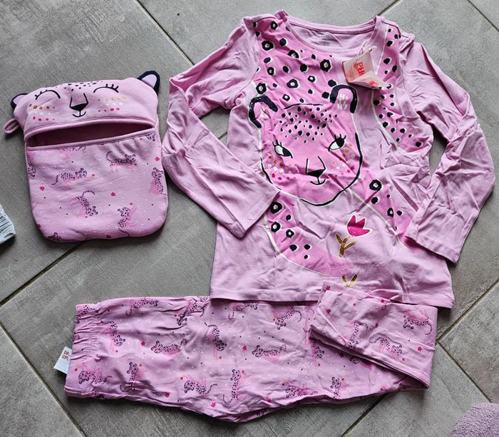Pyjama 6.8 ans phosphorescent neuf