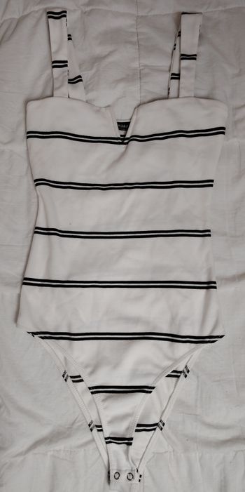 Body rayé blanc et noir Bershka