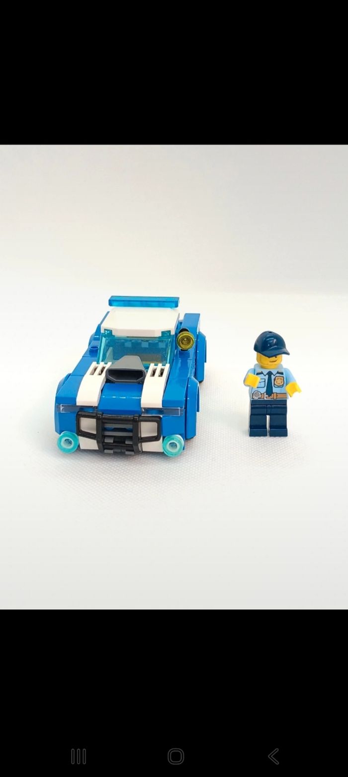 Figurine LEGO City La Voiture de Police 60312
Complet - photo numéro 2