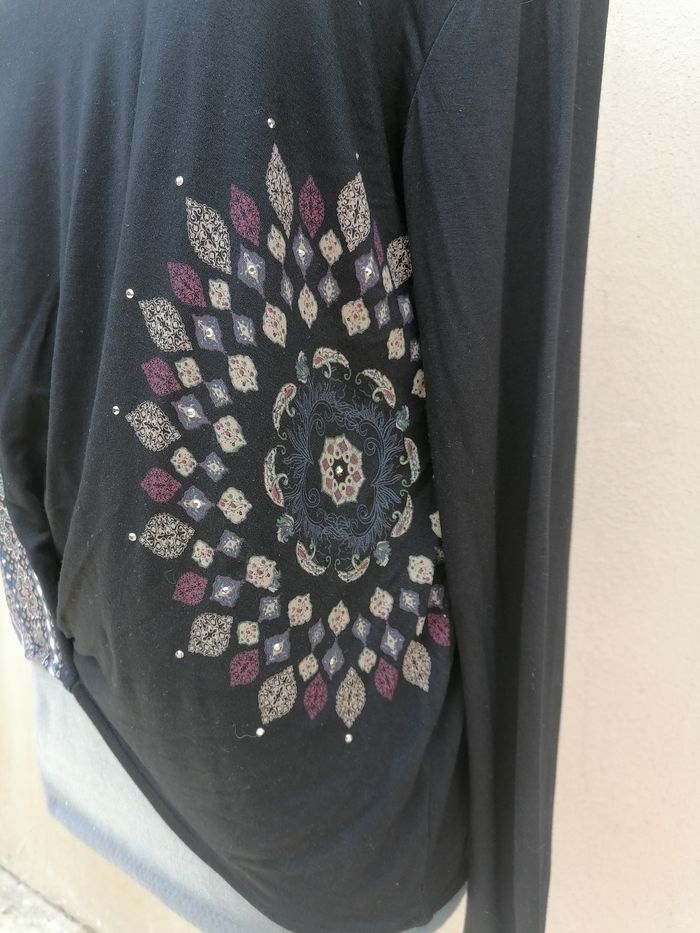 Blouse  noire avec motifs - photo numéro 3