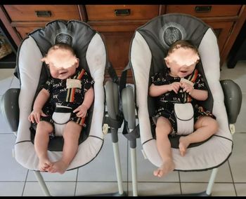 Lot chaises hautes mickey 2 en 1