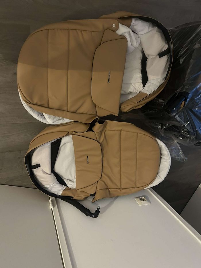 Poussette duo à vendre très peu utilisée encore les assises emballées - photo numéro 5