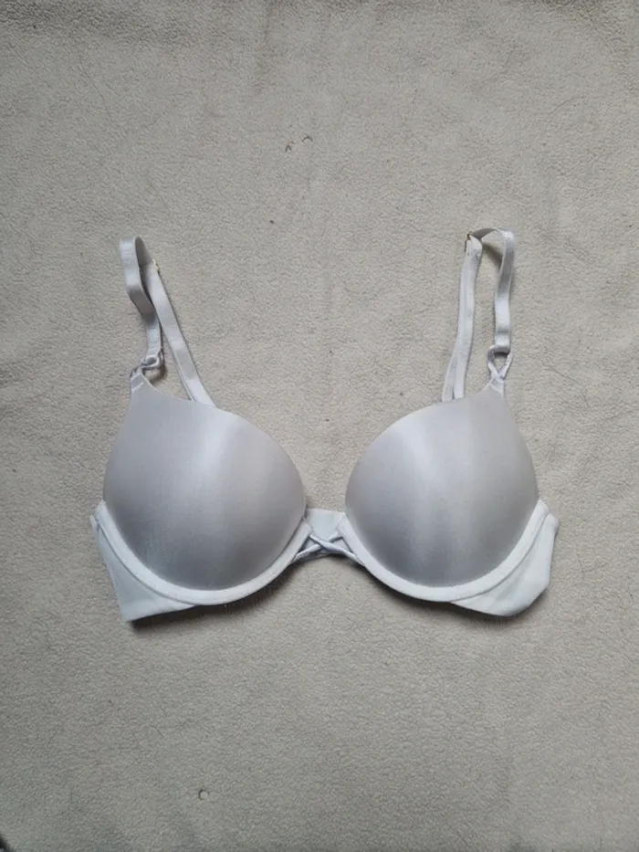Neuf jolie soutiens gorge Bombshell blanc lisse push up victoria's secret taille 82B