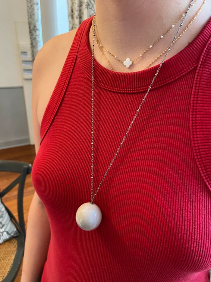 Sautoir argenté pendentif boule en résine beige Cyrillus - photo numéro 2
