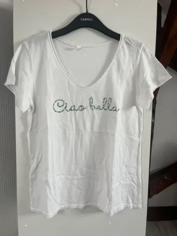 T shirt col v