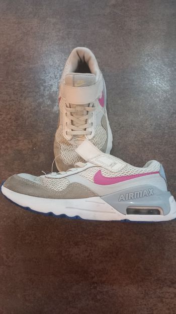 Baskets nike taille 33