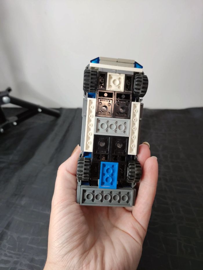 Fourgon de police LEGO - photo numéro 4