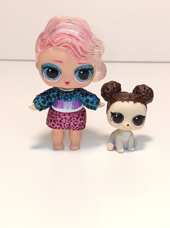 LOL Surprise Snow Leopard Winter Disco Glitter 
Poupée et ensemble compris