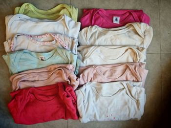 Lot bodies 24 mois