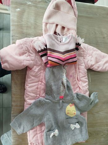 Lot de vêtements filles 6 mois 