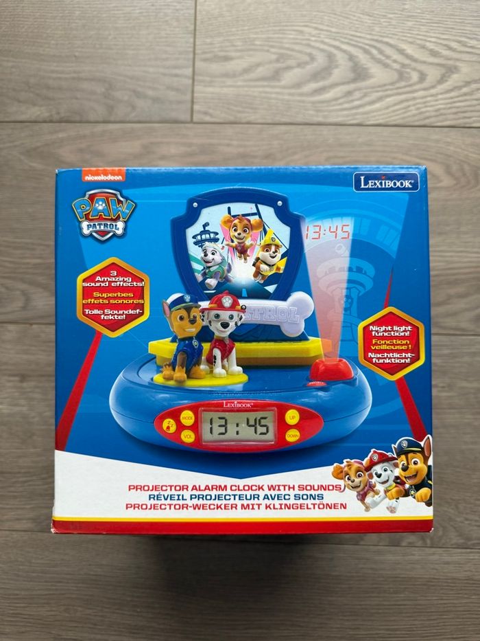 Réveil Projecteur Pat Patrouille avec Chase en 3D et des sons de super-héros