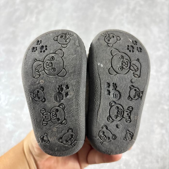 Chausson chaussure taille 18 panda - photo numéro 2