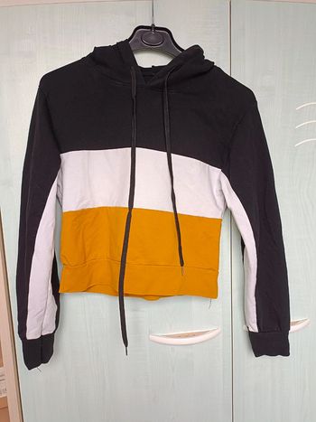 Sweat court à capuche