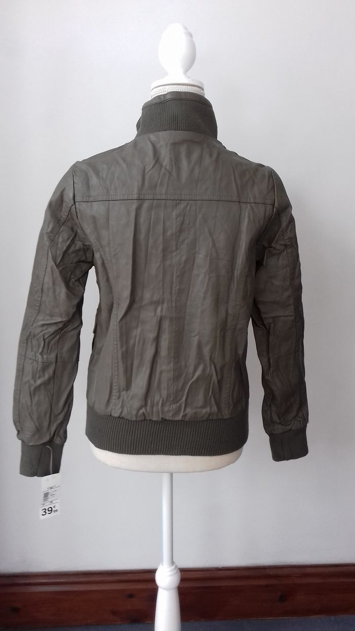 BLOUSON KAKI SIMILICUIR - KIABI - T.38 - NEUF - photo numéro 2