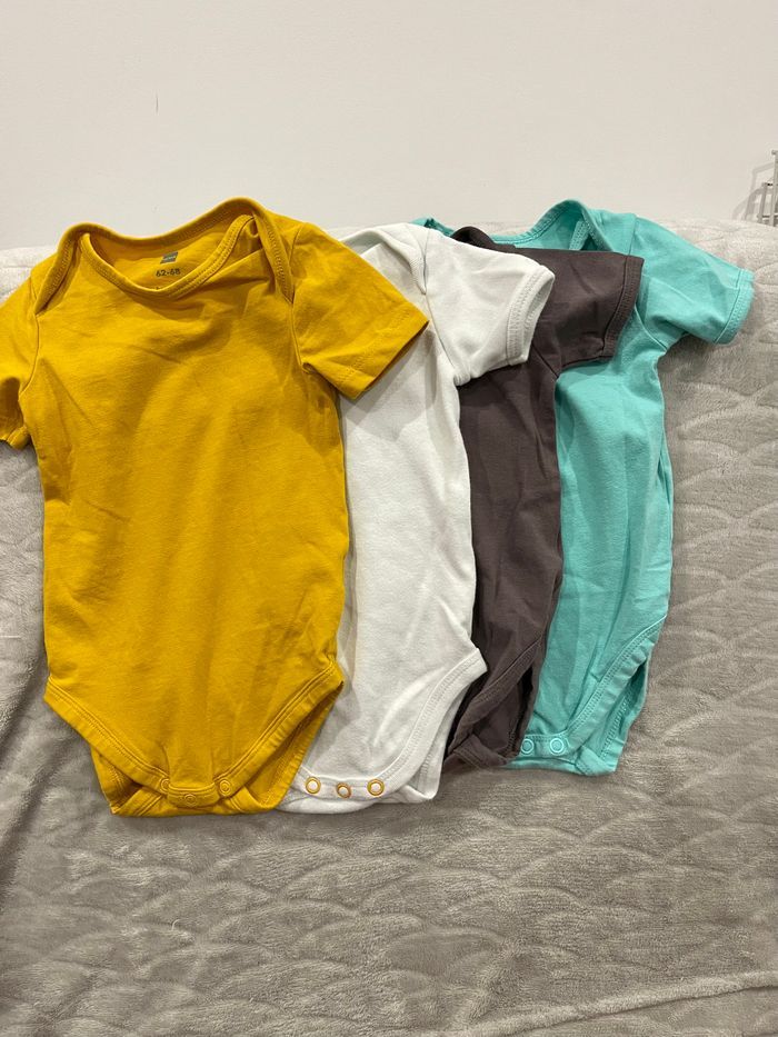 Lot de 4 bodies manches courtes