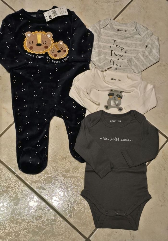 (Neufs non portés)🏷🥰🥰😍💙 lot bodies et pyjama 6mois Garçon 💙🥰😍